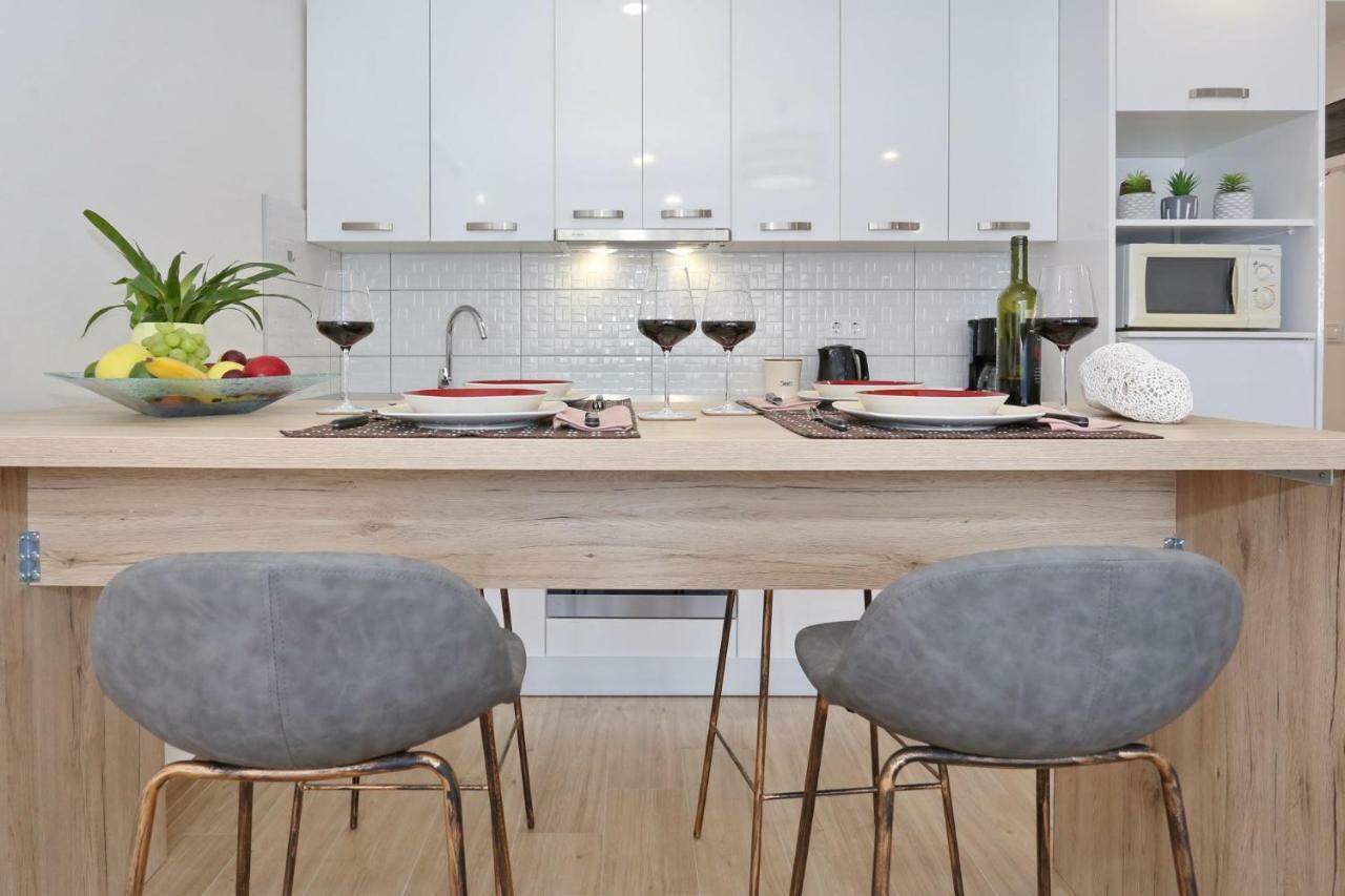 Two New Apartments By The Town Center Zadar Bagian luar foto