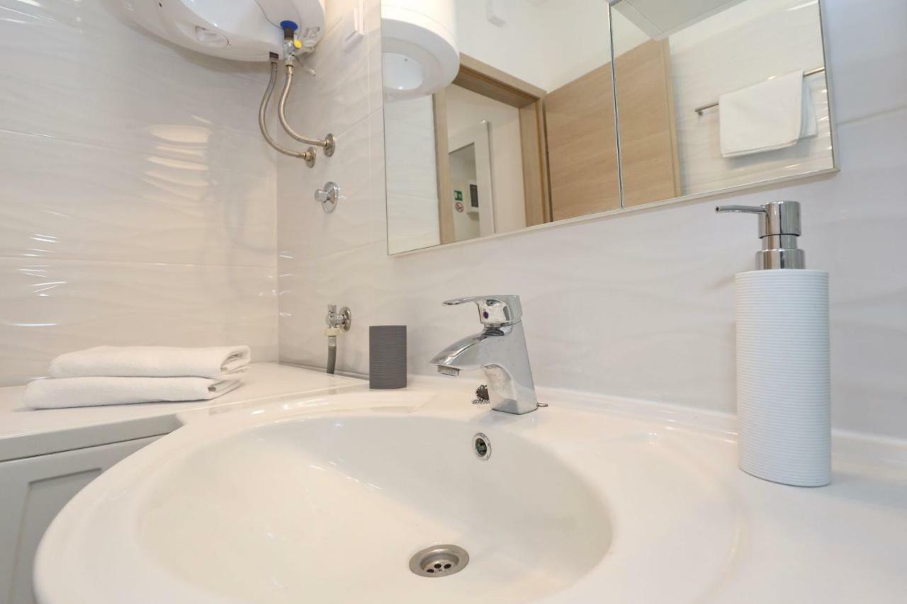 Two New Apartments By The Town Center Zadar Bagian luar foto