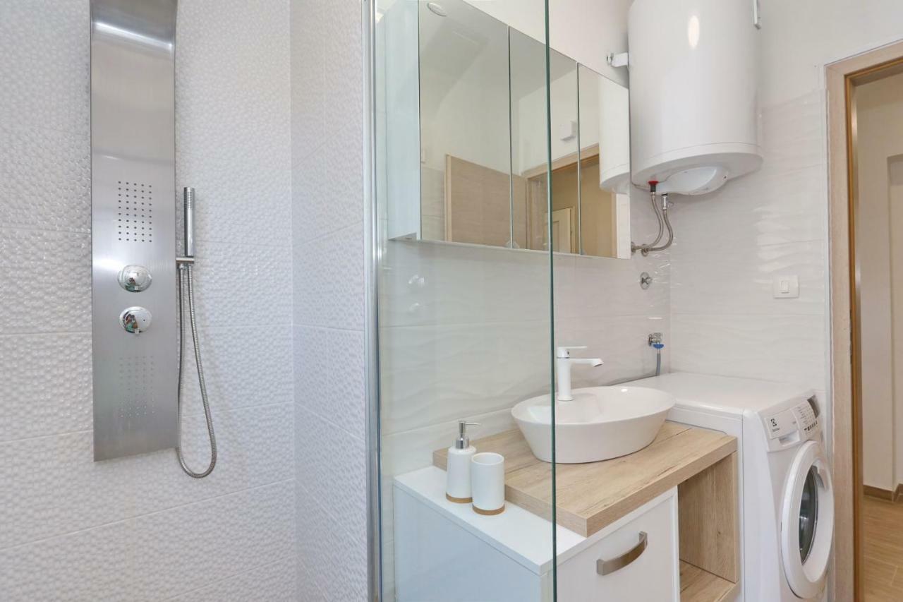Two New Apartments By The Town Center Zadar Bagian luar foto