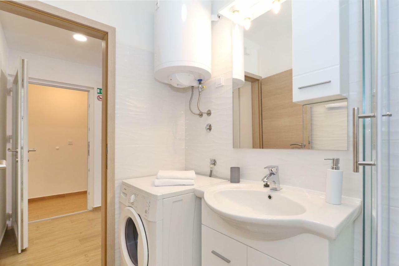 Two New Apartments By The Town Center Zadar Bagian luar foto